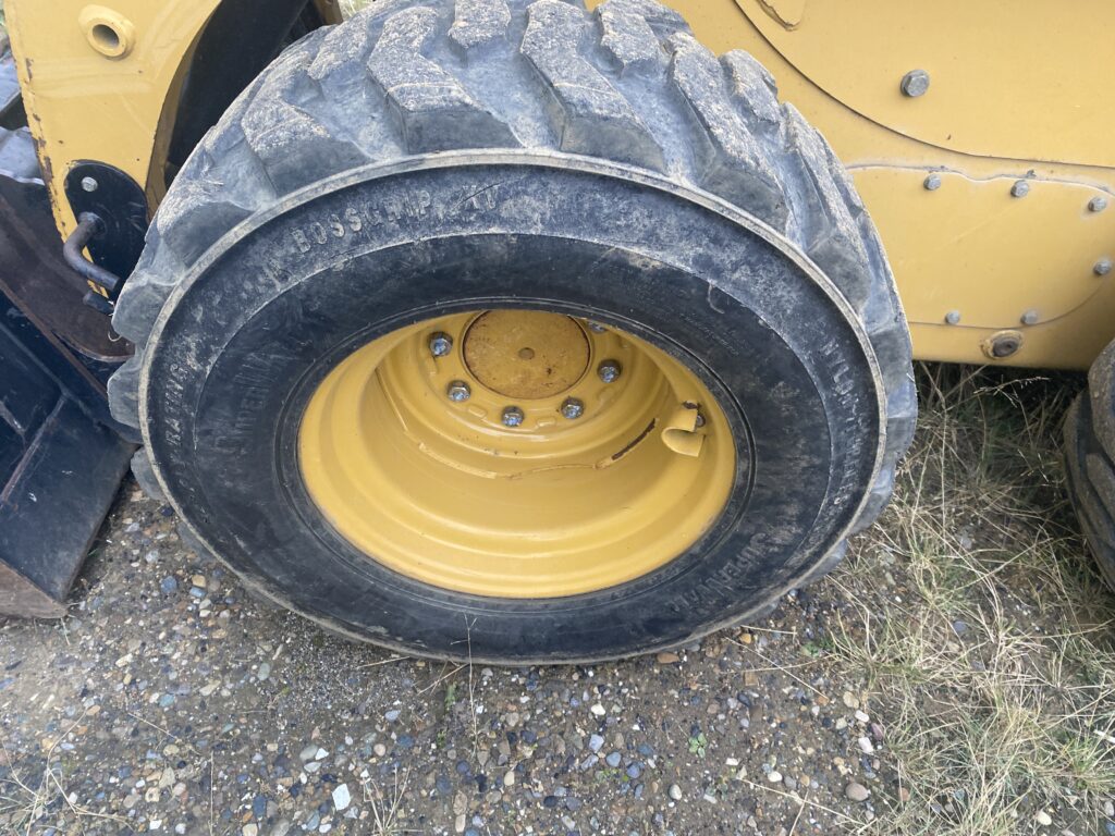 2008 CAT 236B Skidsteer 4