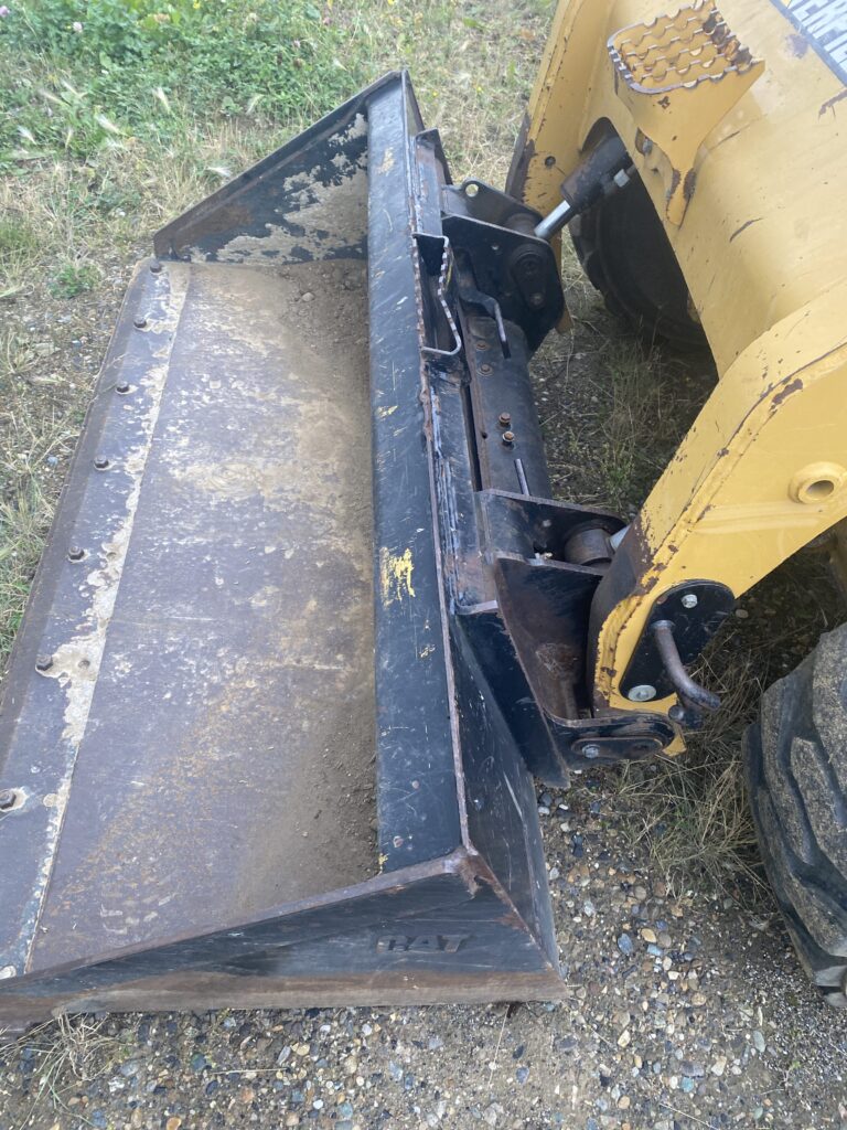 2008 CAT 236B Skidsteer 7