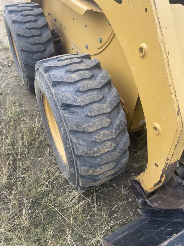 2008 CAT 236B Skidsteer 5