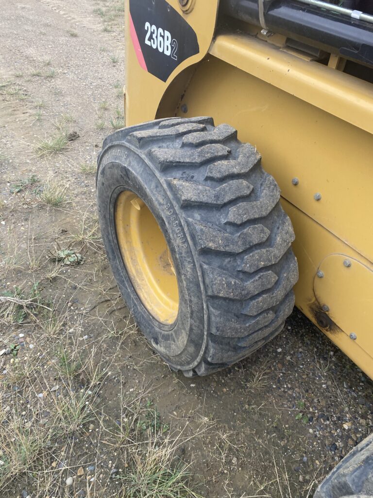 2008 CAT 236B Skidsteer 6