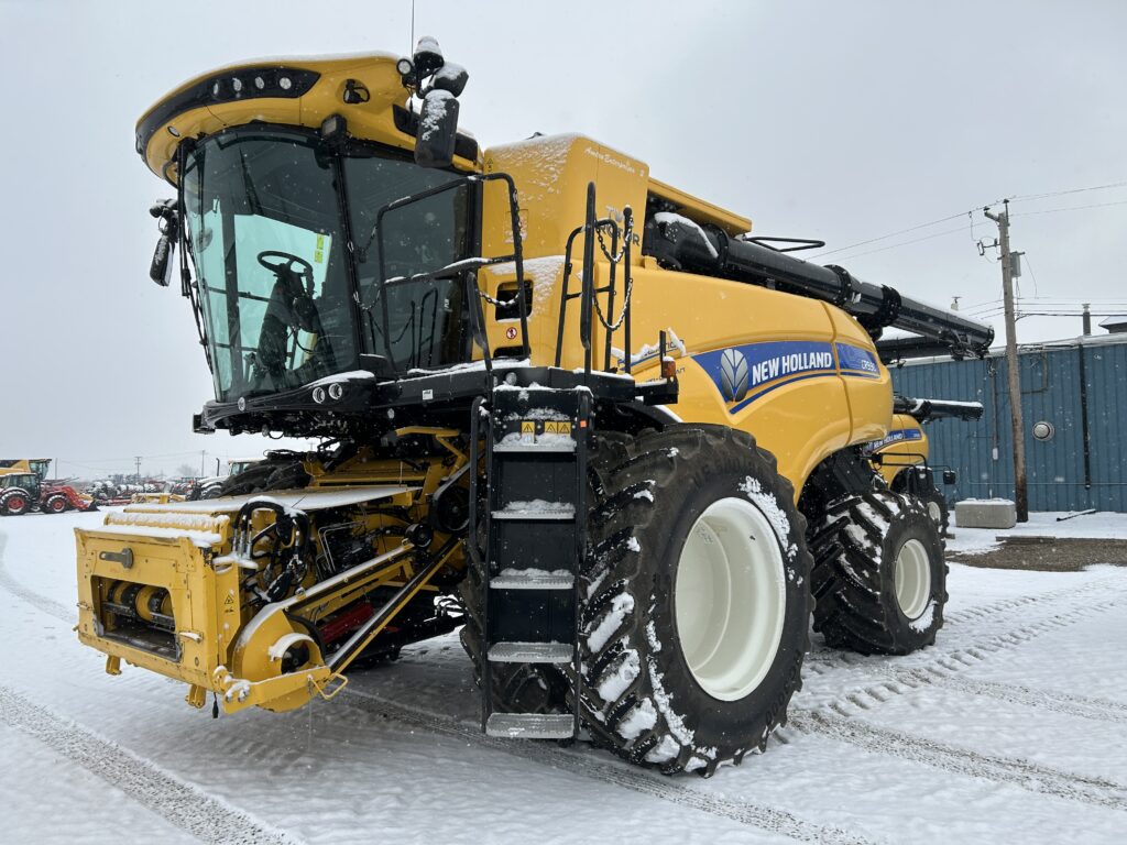 2022 New Holland CR9.90 Combine 1