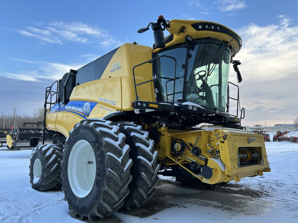 2021 New Holland CR8.90 Combine 1