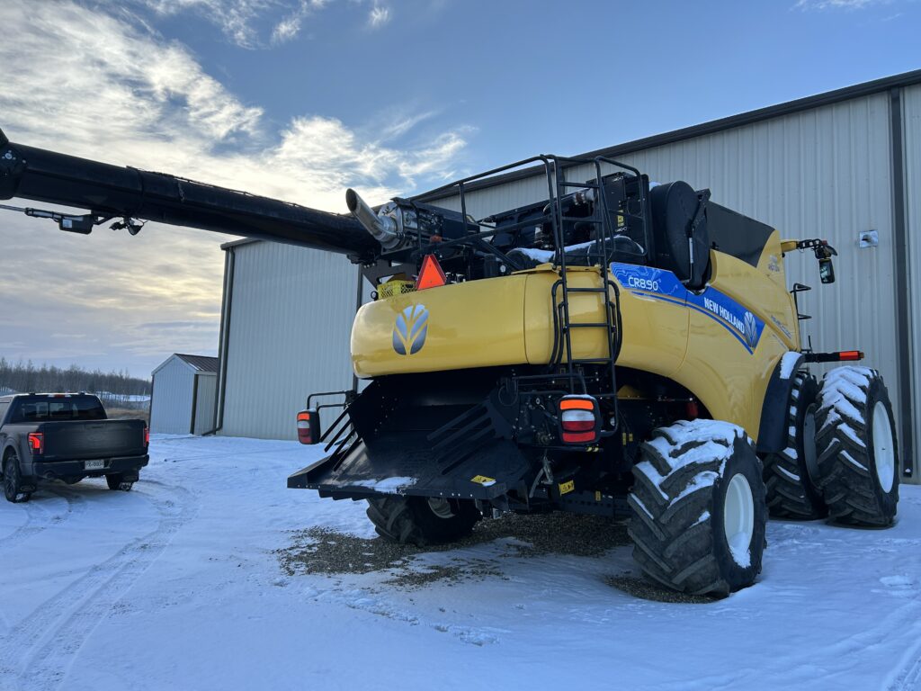 2021 New Holland CR8.90 Combine 3