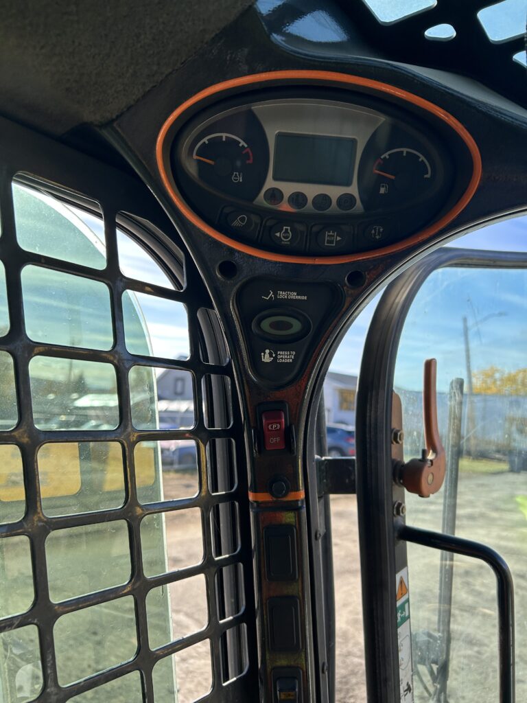 2014 Bobcat T650 CTL w/ Bucket 13