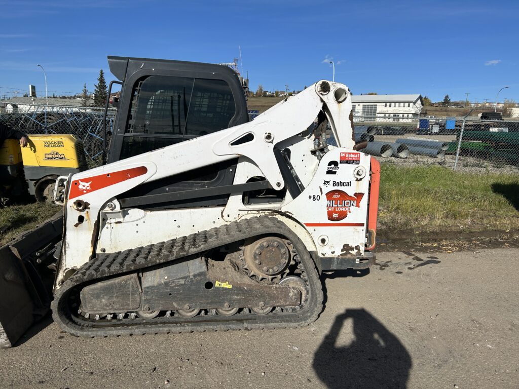 2014 Bobcat T650 CTL w/ Bucket 3