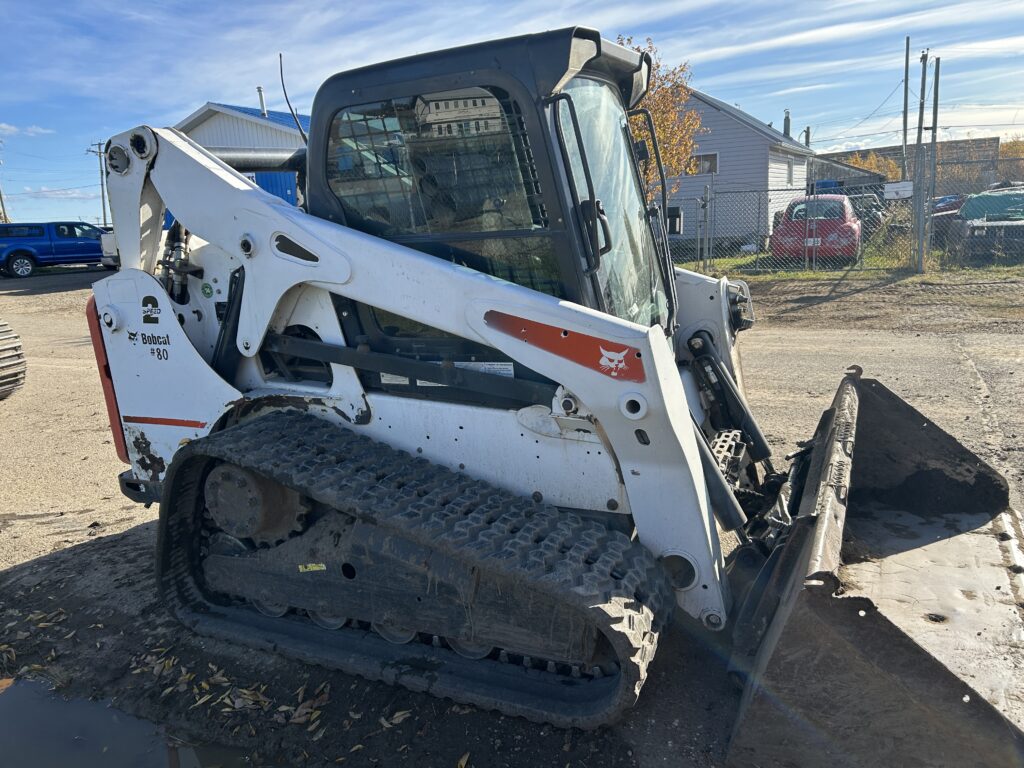 2014 Bobcat T650 CTL w/ Bucket 2