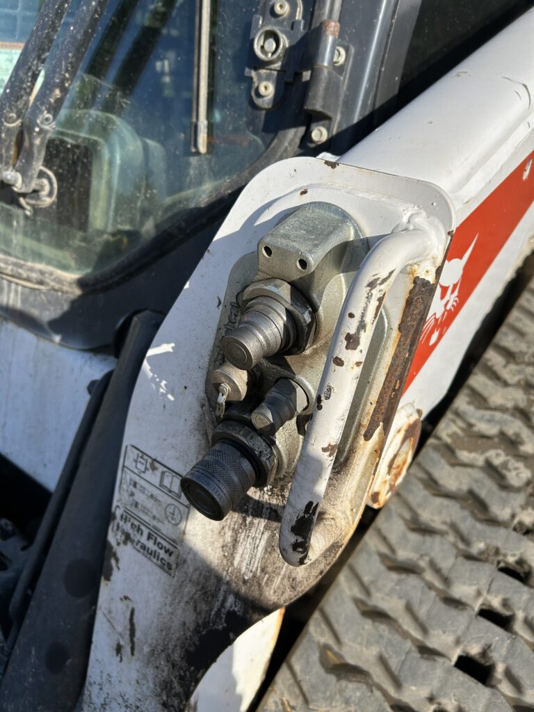 2014 Bobcat T650 CTL w/ Bucket 8