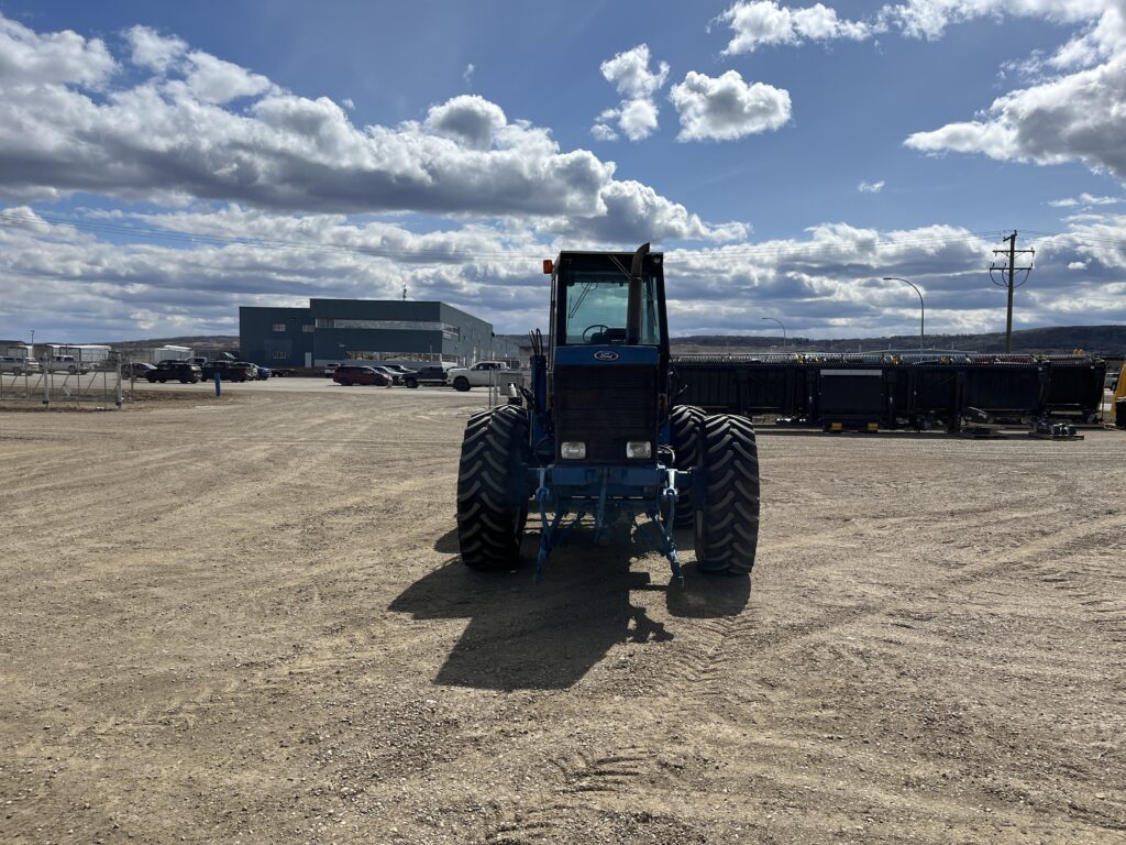 1990 Versatile 276 Bi-Directional Tractor w/ Loader 3