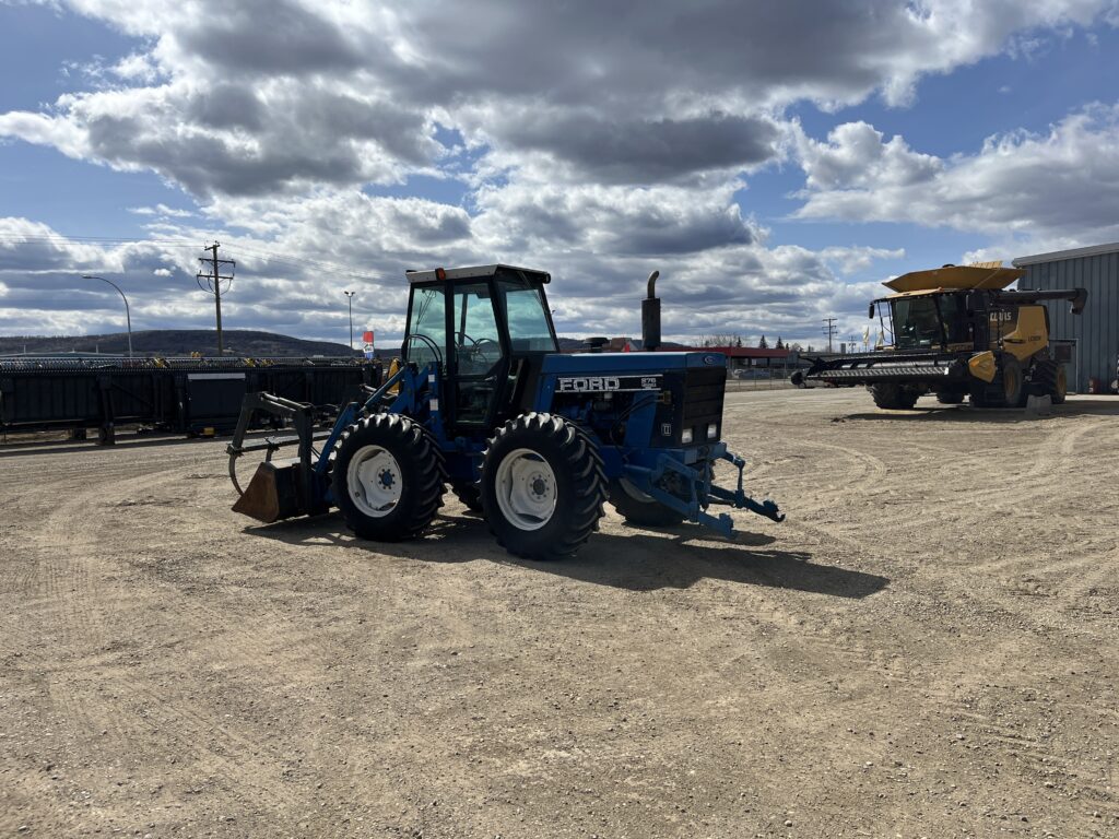 1990 Versatile 276 Bi-Directional Tractor w/ Loader 5