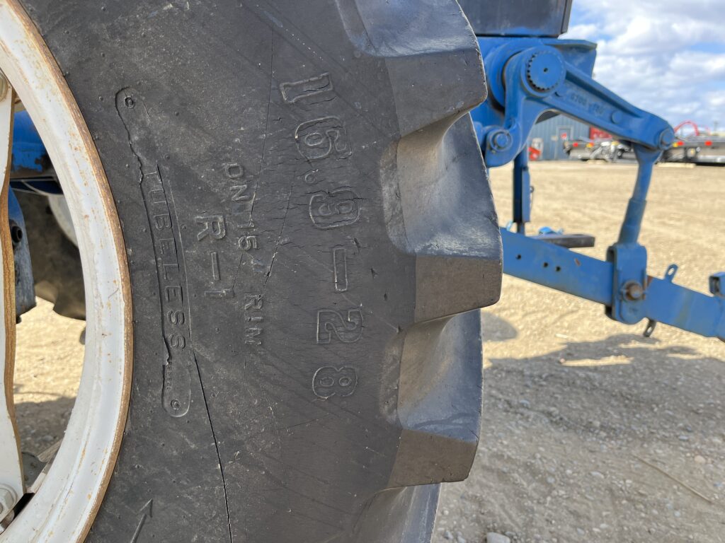 1990 Versatile 276 Bi-Directional Tractor w/ Loader 8