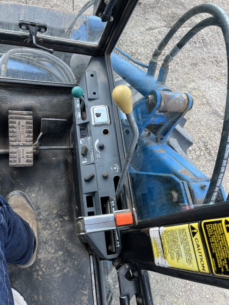 1990 Versatile 276 Bi-Directional Tractor w/ Loader 11
