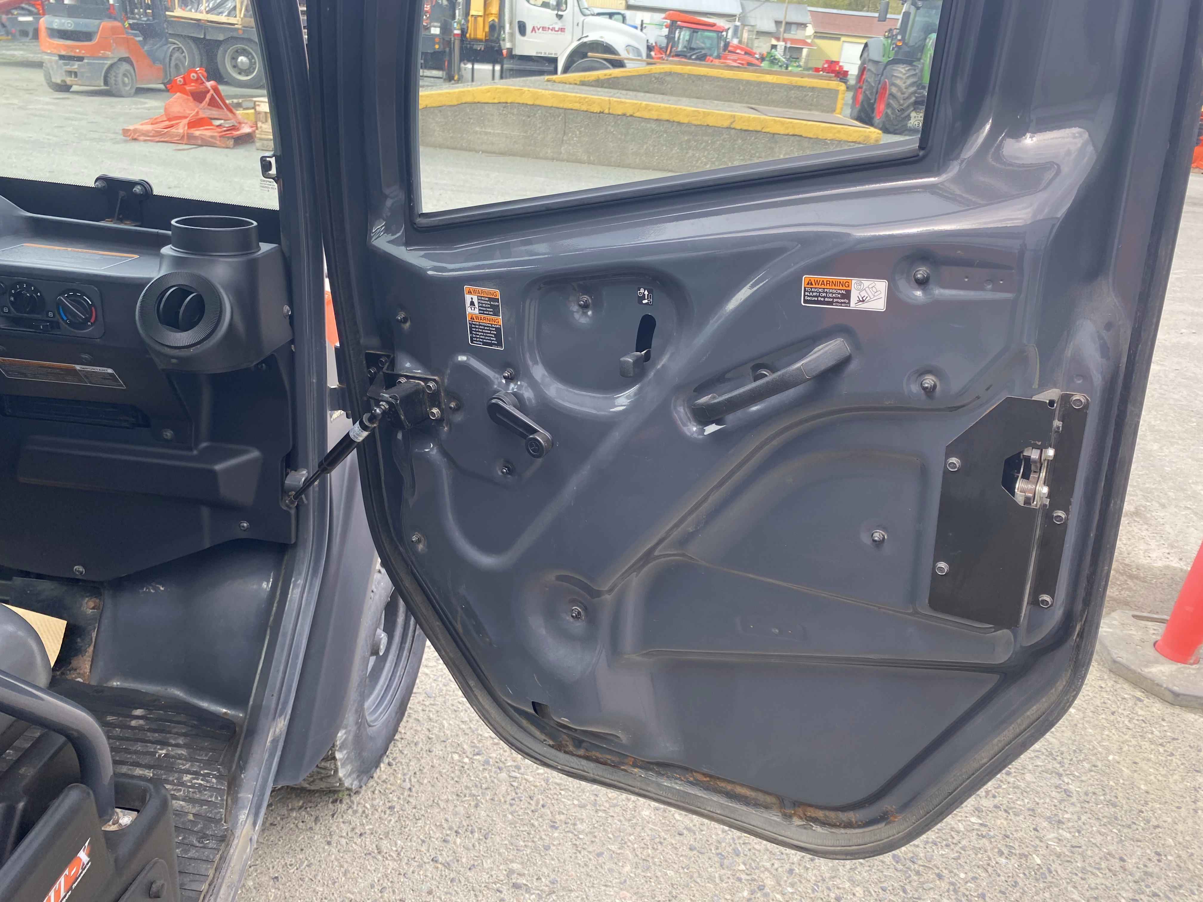 2017 Kubota RTV-X1100 Diesel with Cab (Heat and A/C) 9