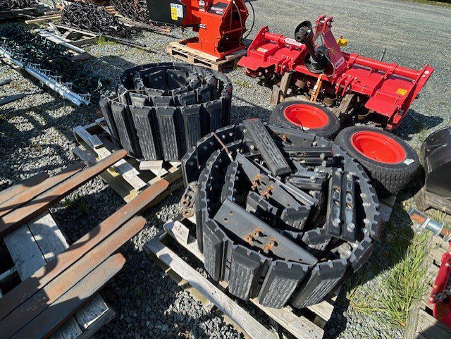 Steel Tracks with Bolt on Rubber Pads 1