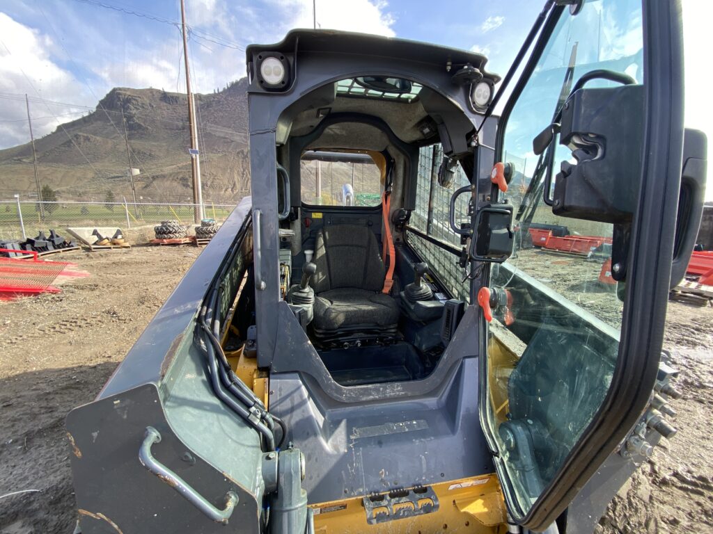 2018 John Deere 330G Skid Steer 4