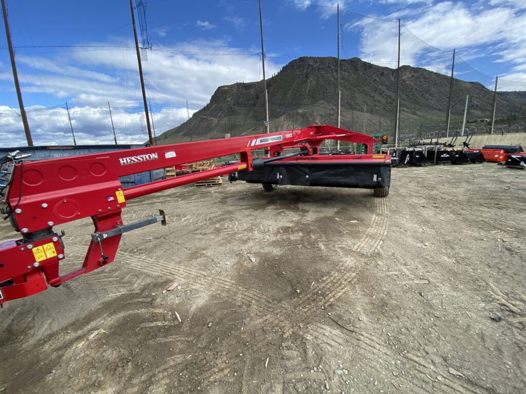 2018 Massey Ferguson 1383 Center Pull Discbine 0