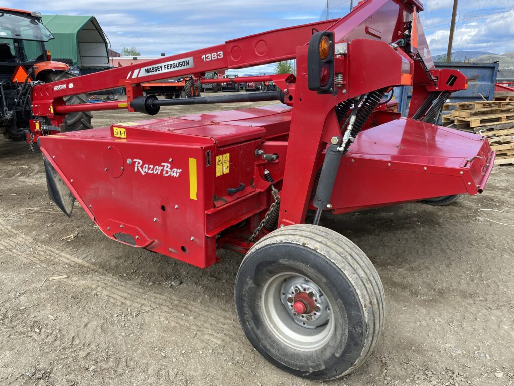 2018 Massey Ferguson 1383 Center Pull Discbine 2