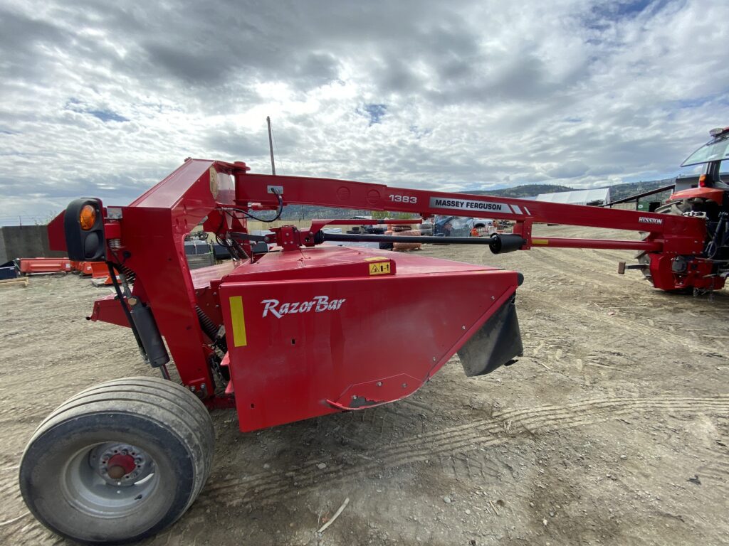 2018 Massey Ferguson 1383 Center Pull Discbine 5