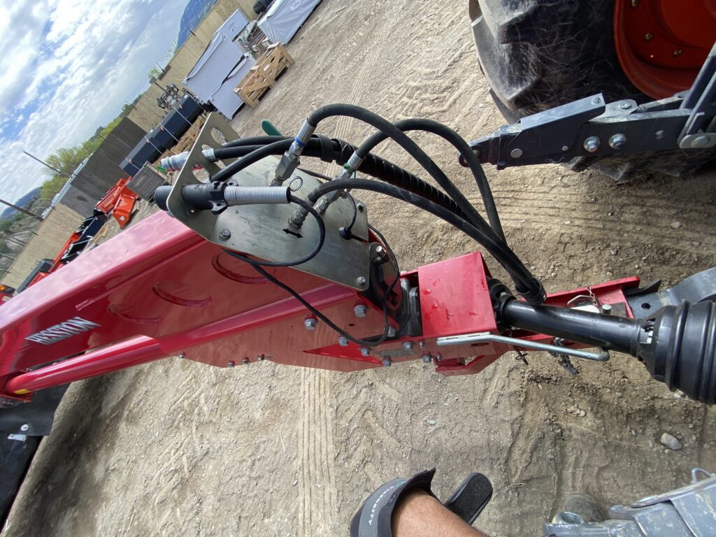 2018 Massey Ferguson 1383 Center Pull Discbine 6