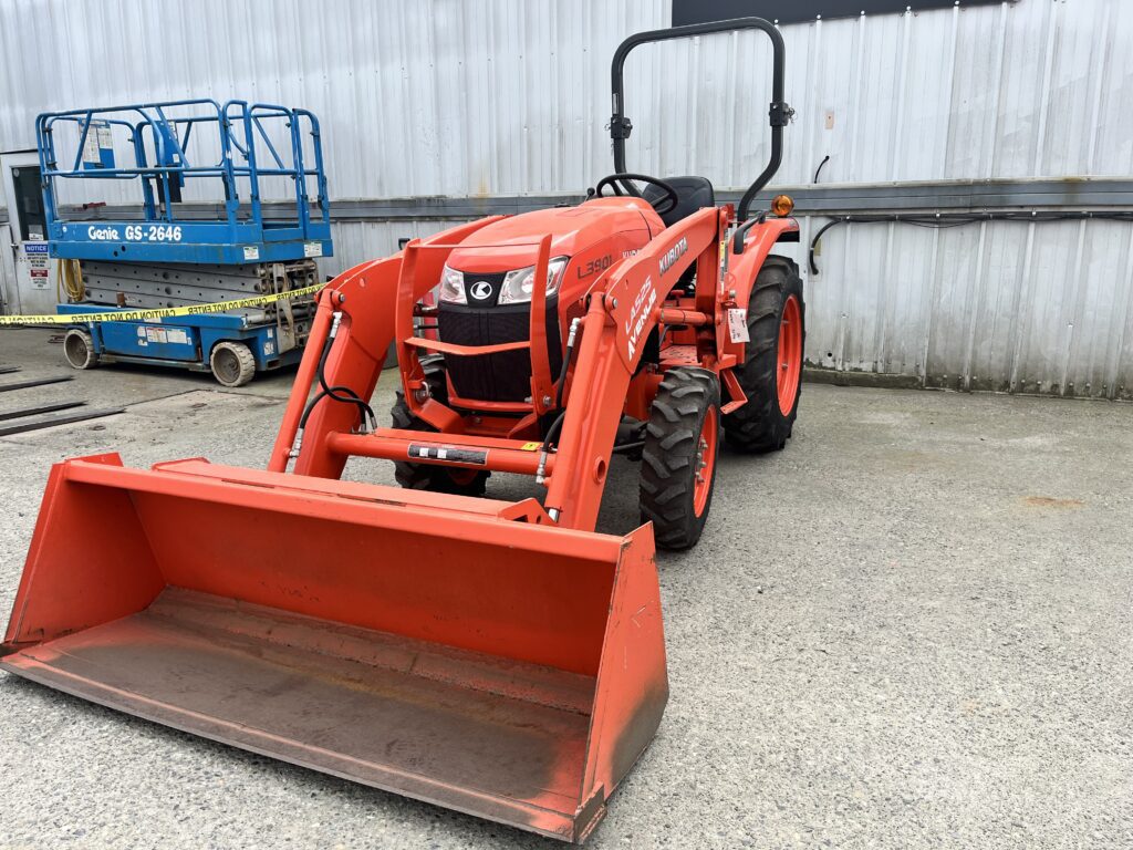 2017 Kubota L3901 with Loader 2