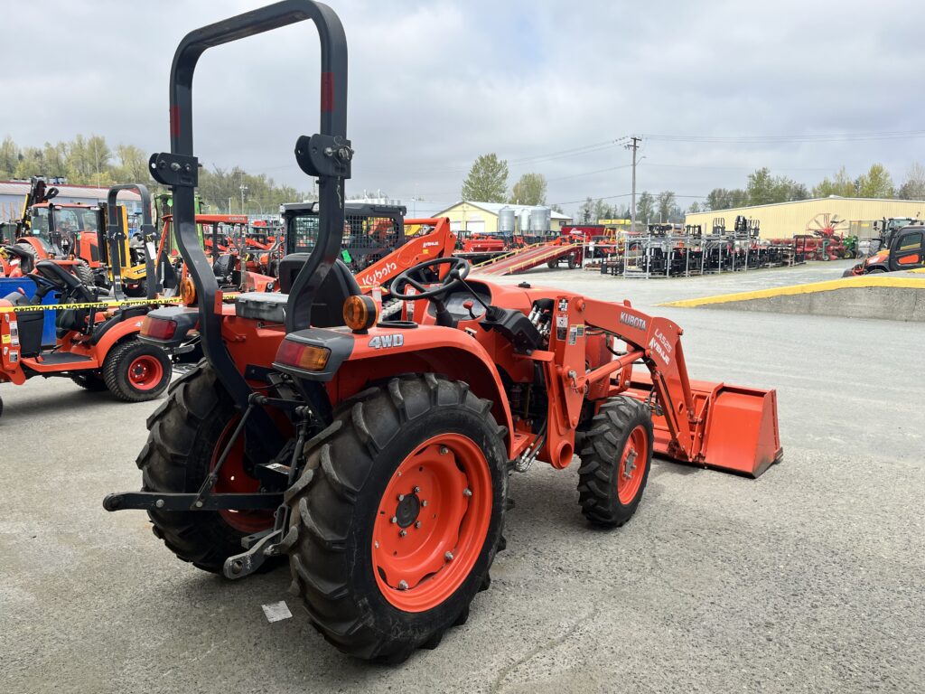 2017 Kubota L3901 with Loader 3