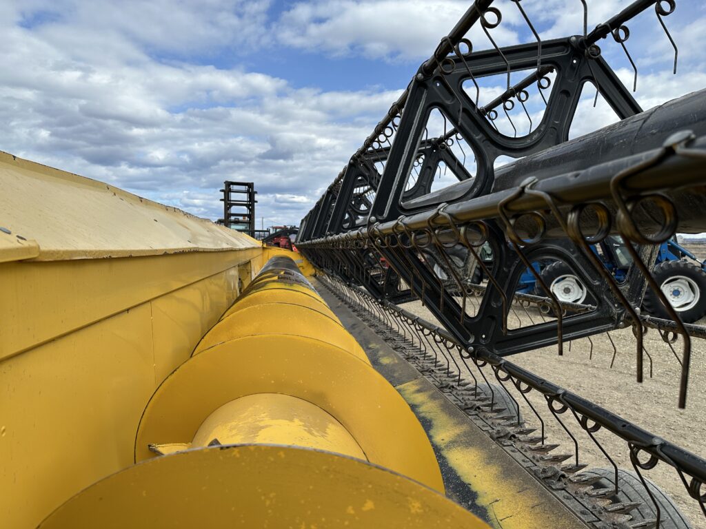 2012 New Holland 760CG Vari-Feed Header 4