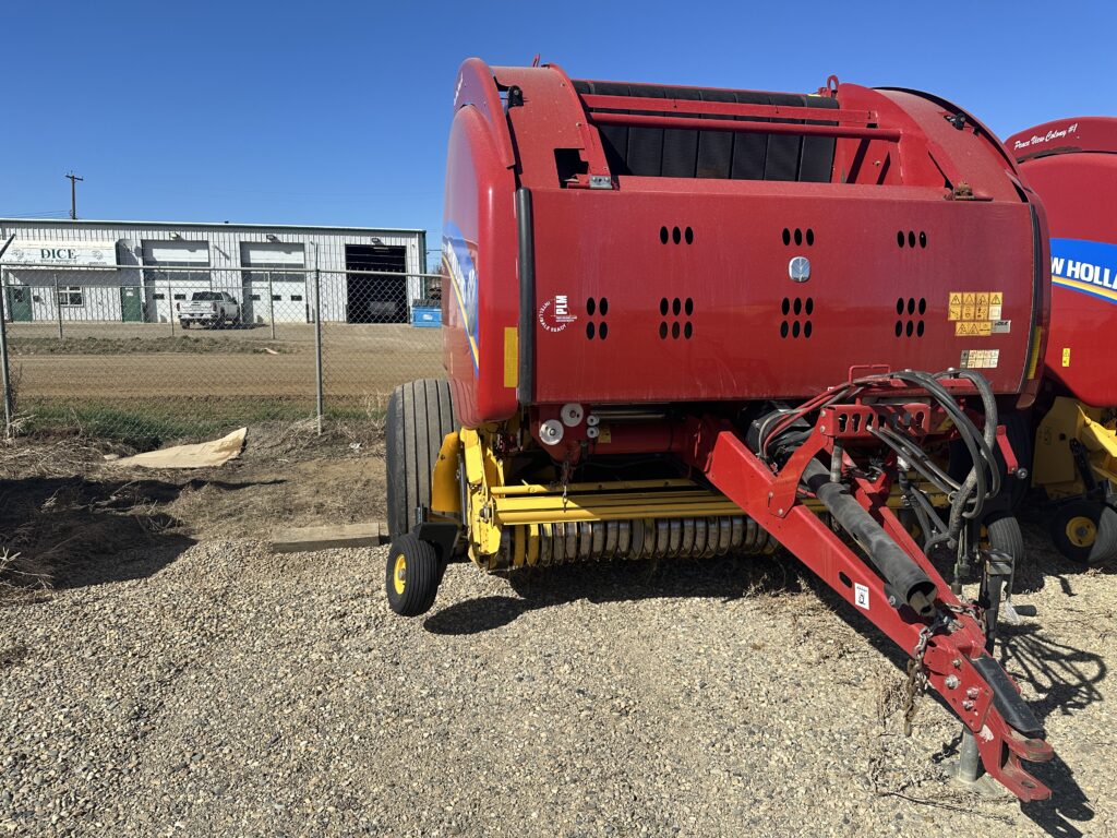 2018 New Holland Roll-Belt 560 Round Baler