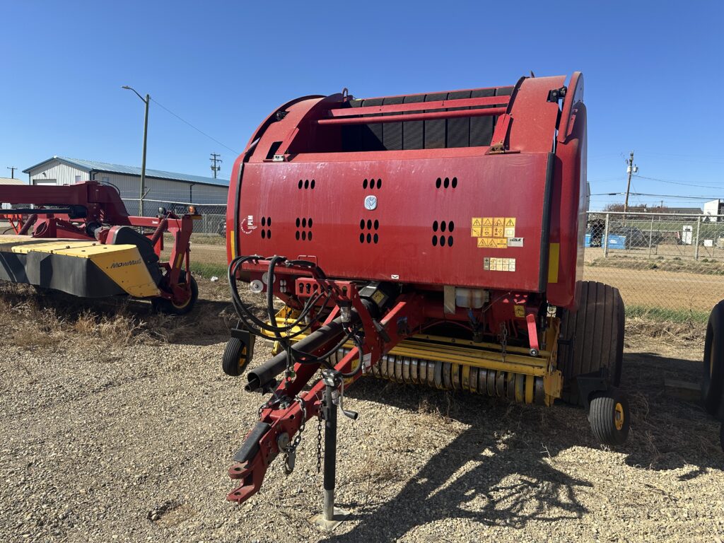 2018 New Holland Roll-Belt 560 Round Baler 1