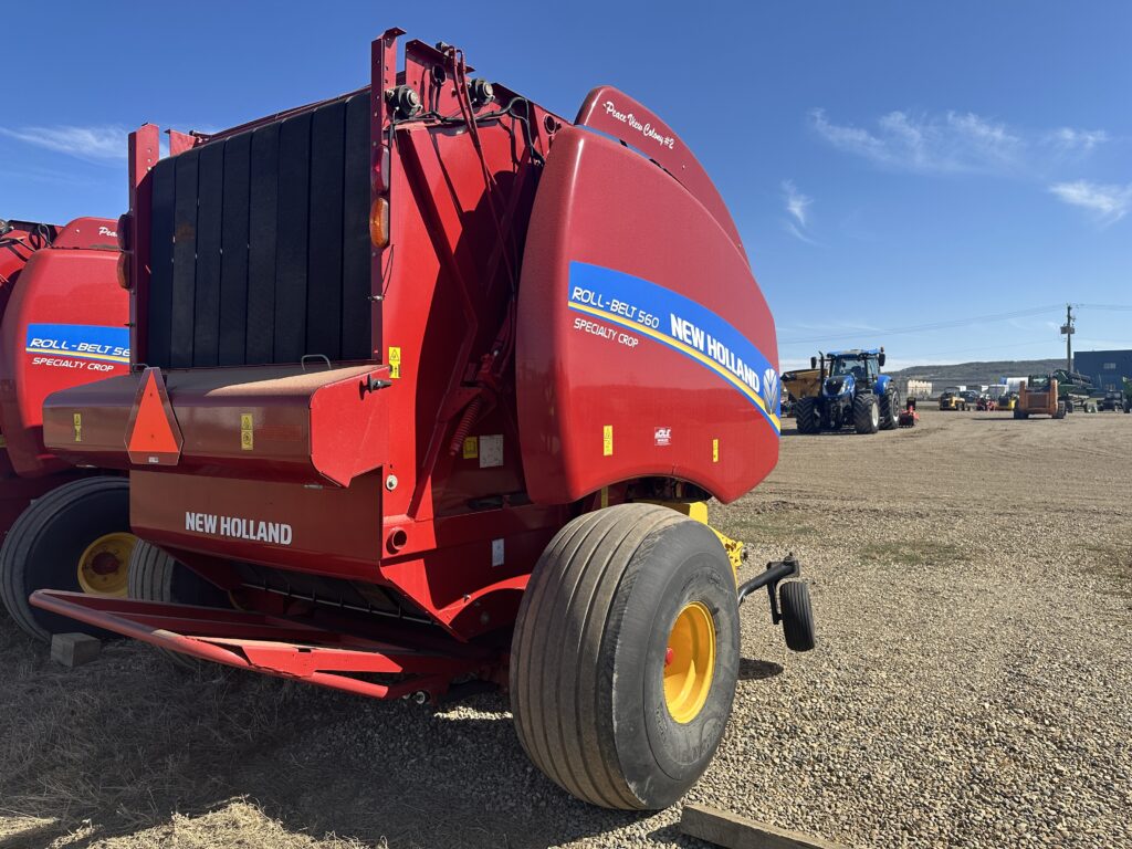 2018 New Holland Roll-Belt 560 Round Baler 3