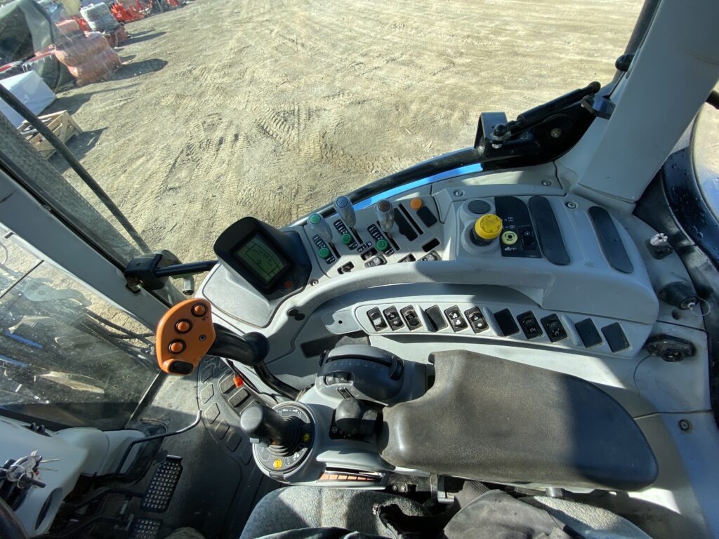 2009 New Holland T7030 7