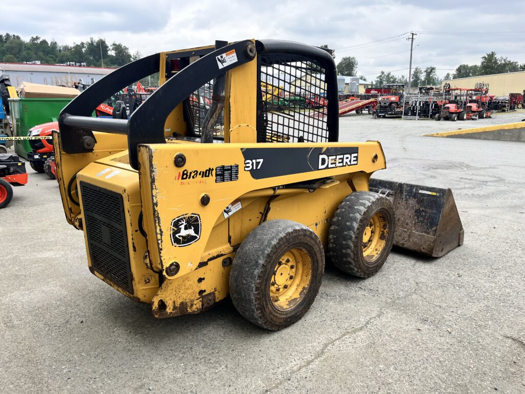 John Deere 317 Skid Steer 2