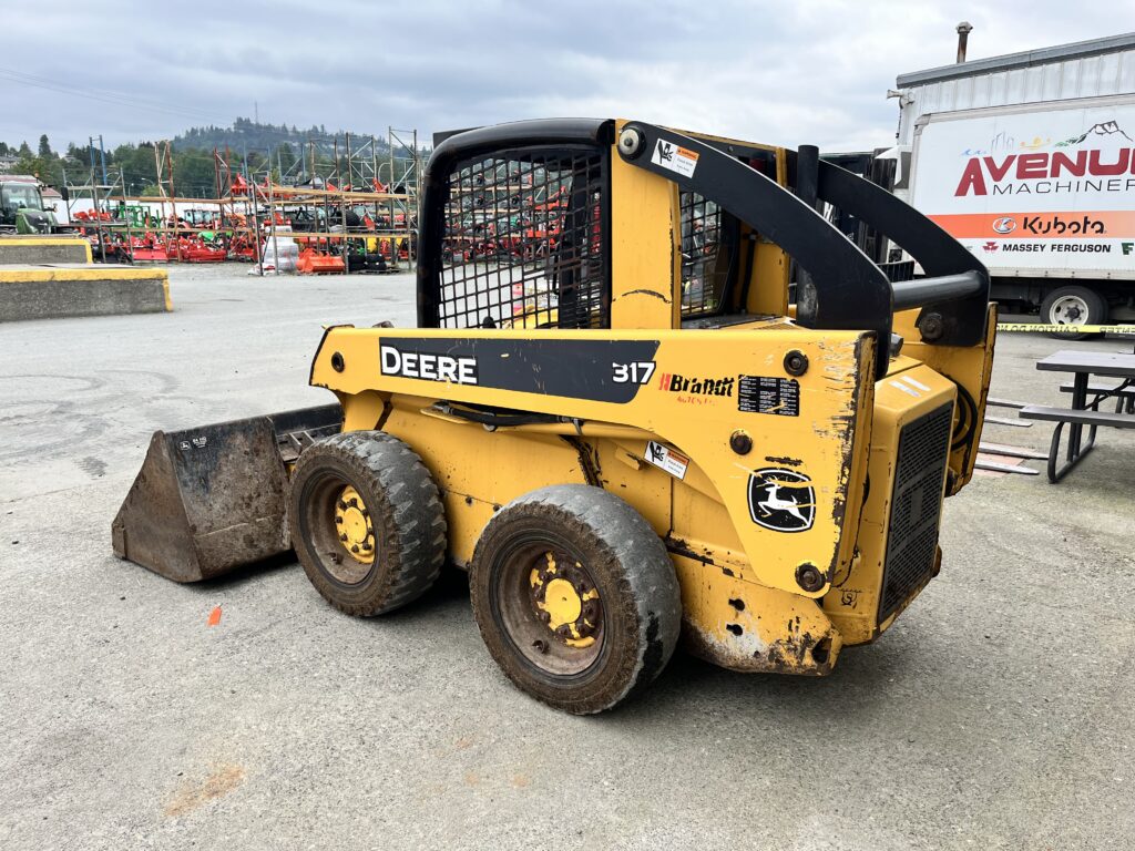 John Deere 317 Skid Steer 3