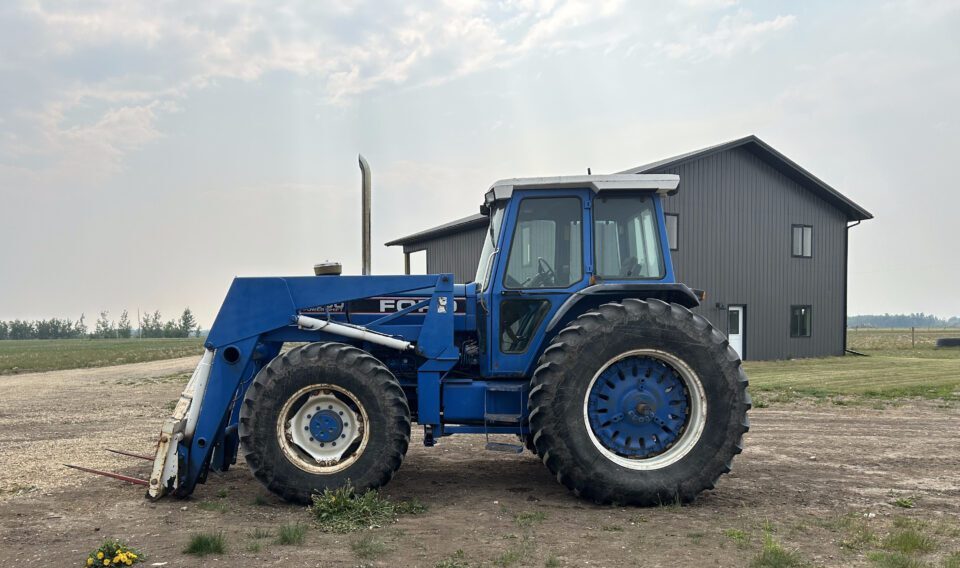 1990 New Holland 8630 FWA Tractor
