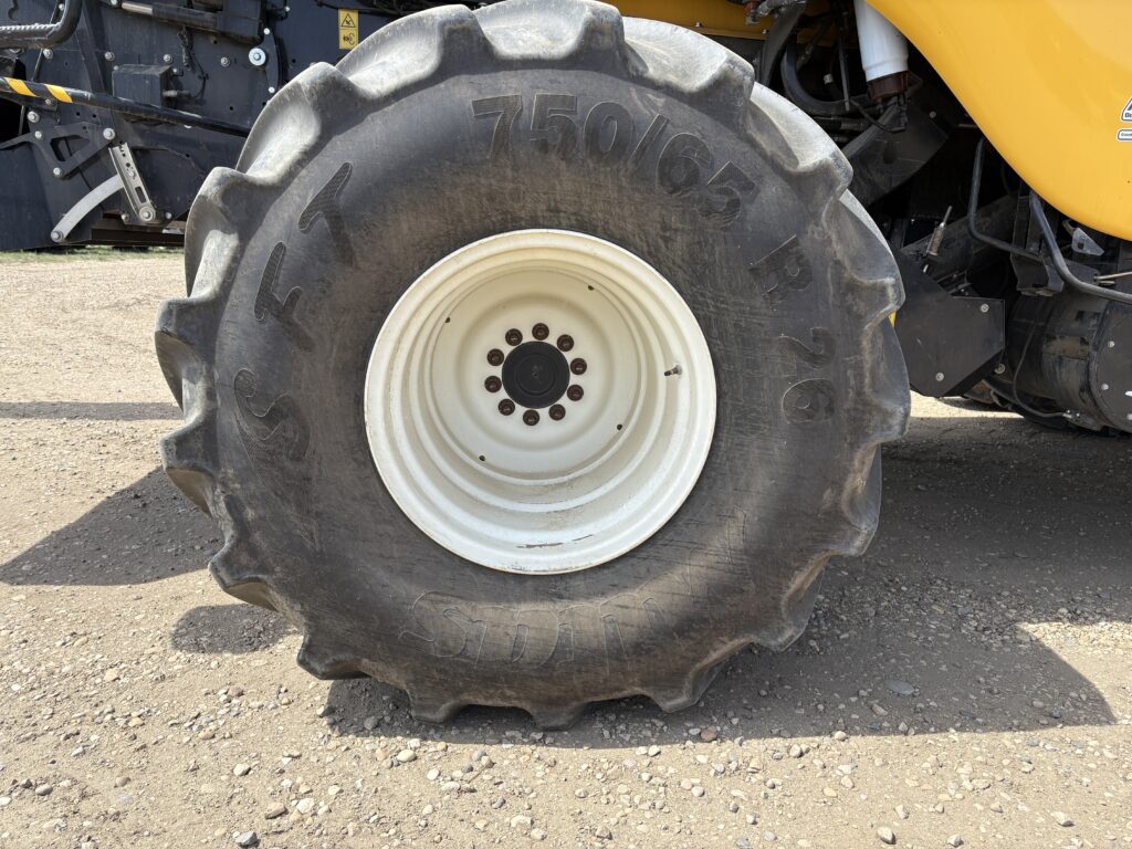2022 New Holland CR8.90 Combine 5