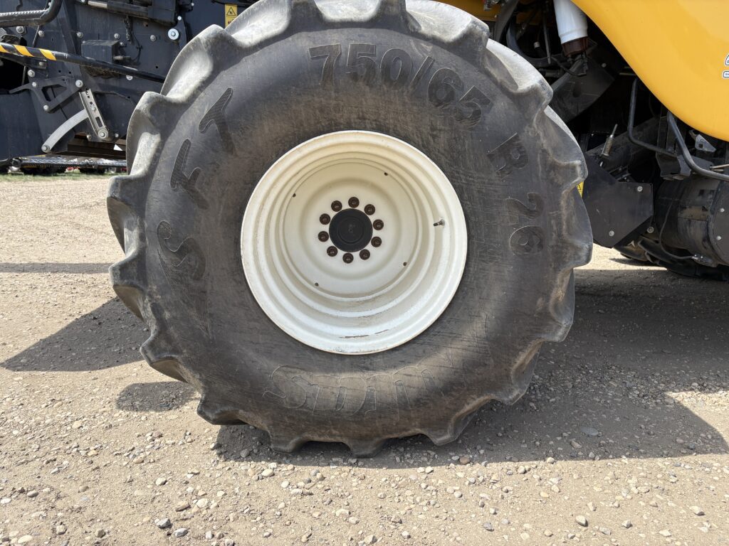 2022 New Holland CR8.90 Combine 5