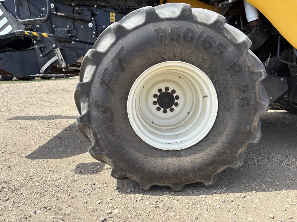 2022 New Holland CR8.90 Combine 5