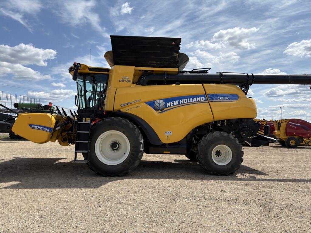 2022 New Holland CR8.90 Combine 1