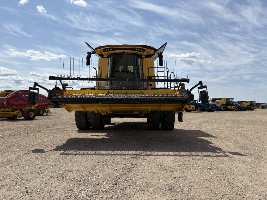 2022 New Holland CR8.90 Combine 2