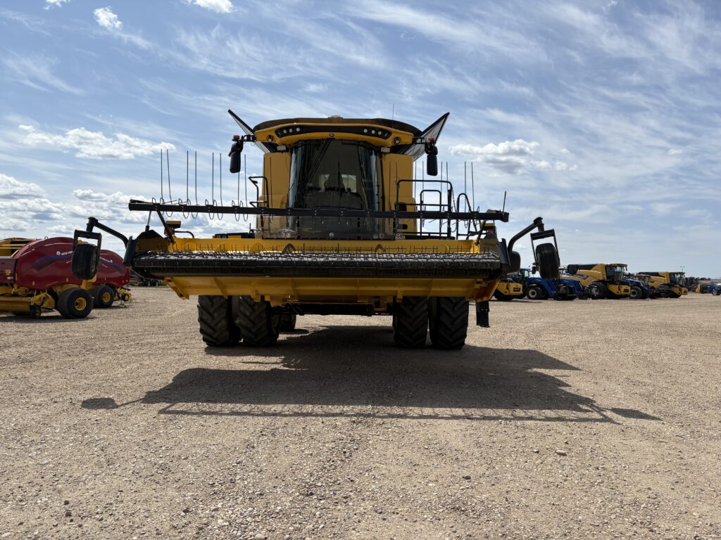 2022 New Holland CR8.90 Combine 2
