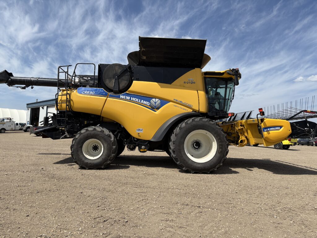 2022 New Holland CR8.90 Combine 1