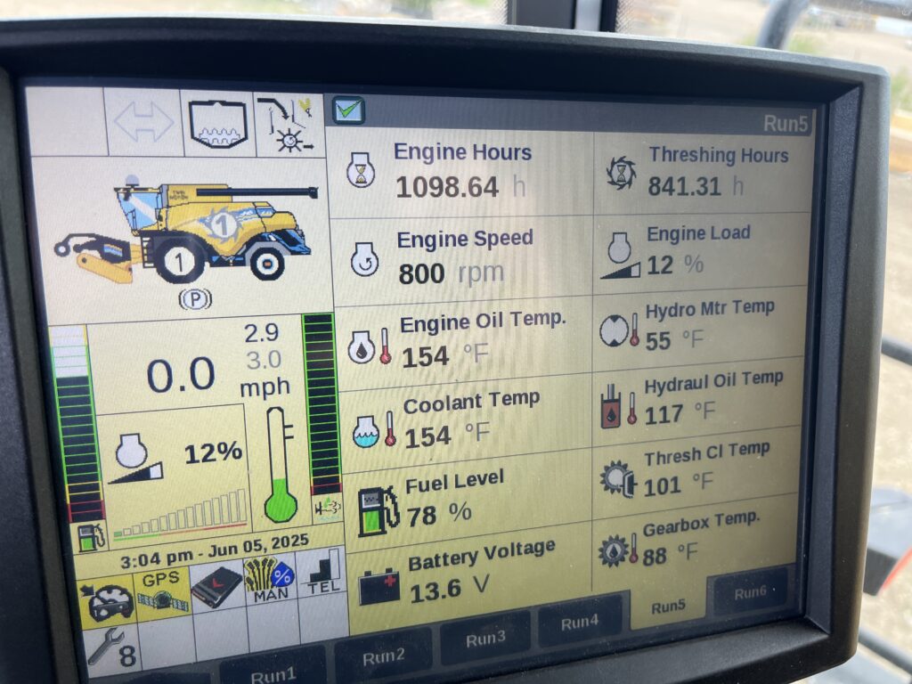 2022 New Holland CR8.90 Combine 6