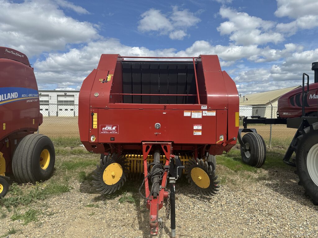 2011 New Holland BR7090 Round Baler 3