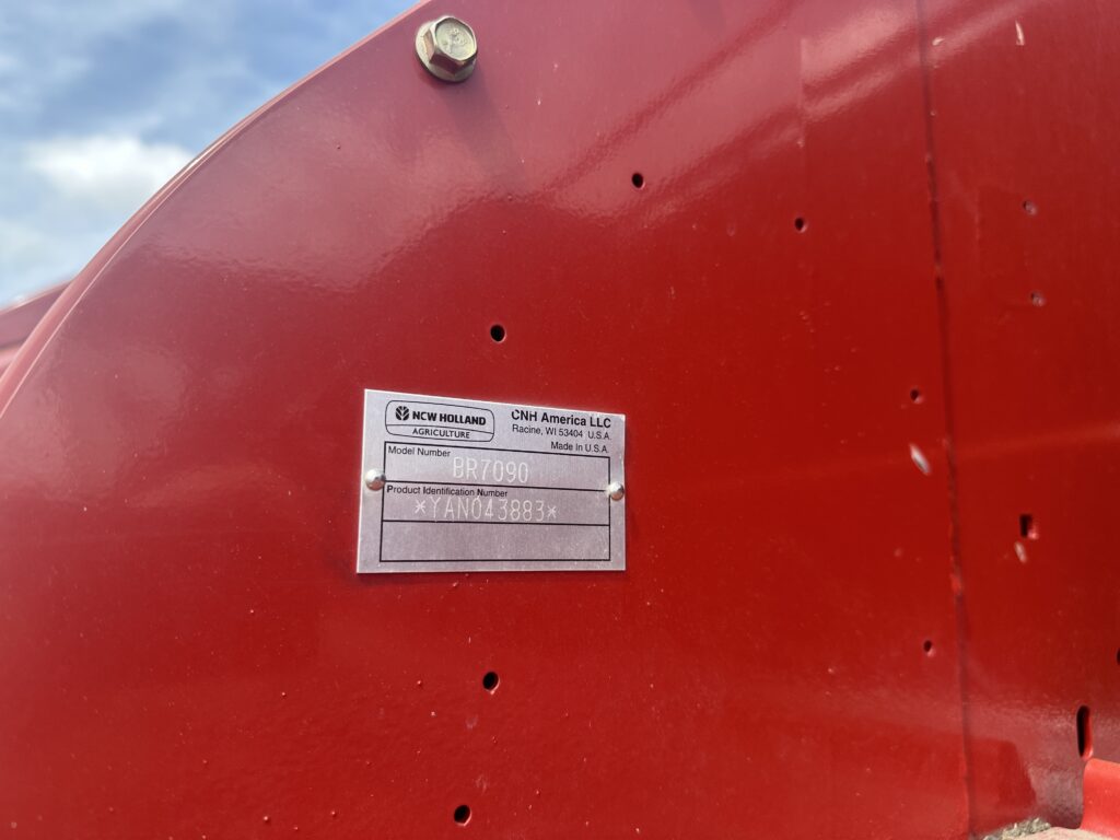 2011 New Holland BR7090 Round Baler 4