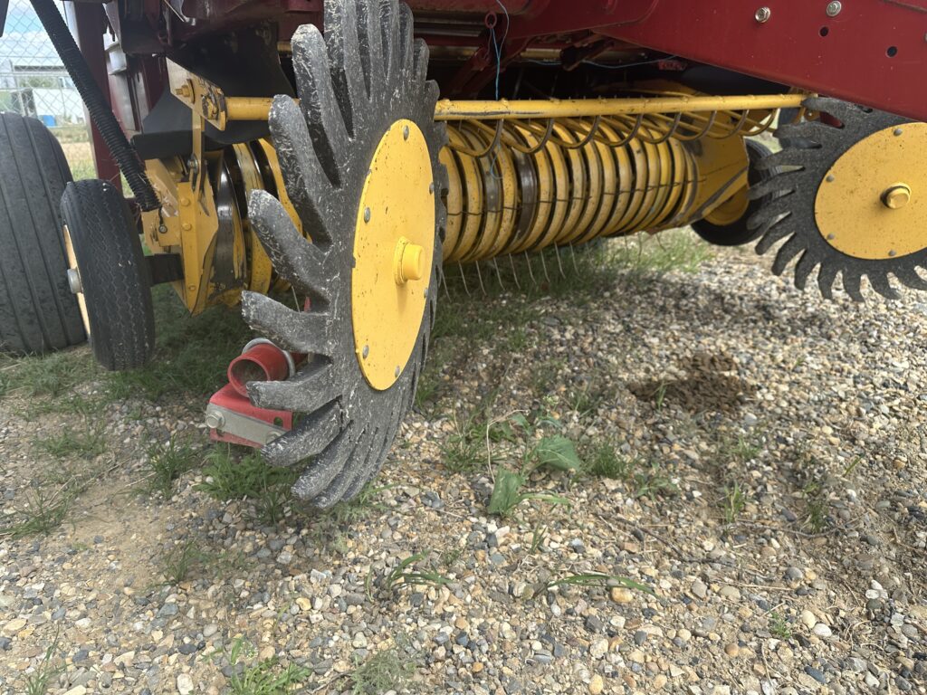2011 New Holland BR7090 Round Baler 5