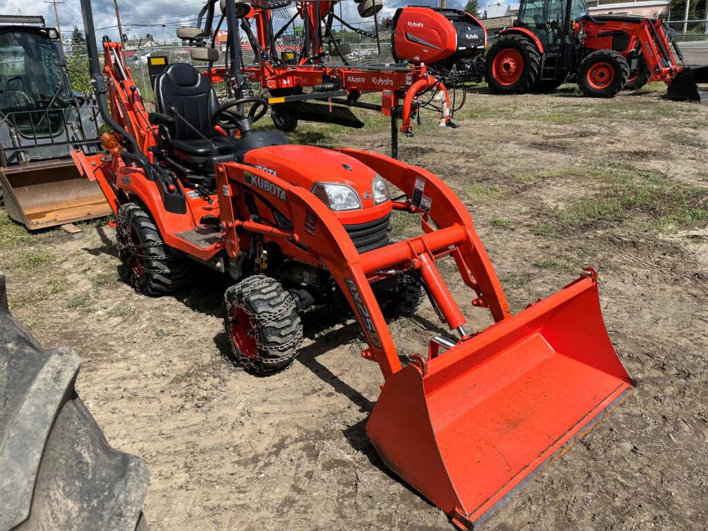 2013 Kubota BX25D Tractor, Loader & Backhoe, W/snow blower
