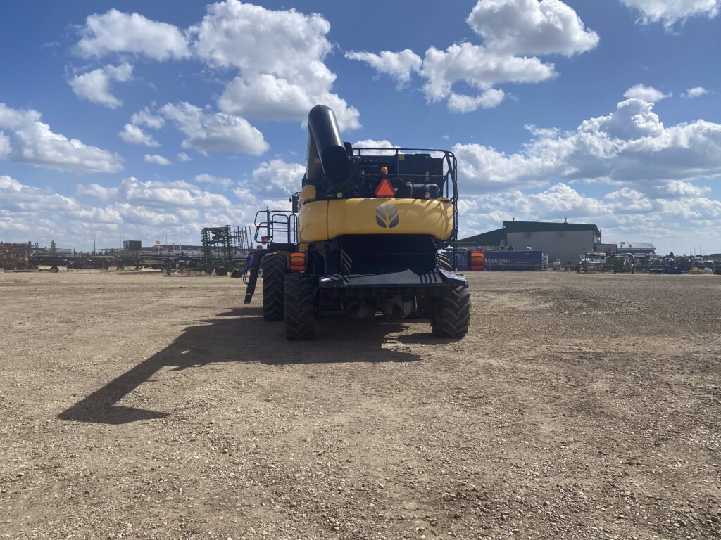 2014 New Holland CR9090Z Combine 4