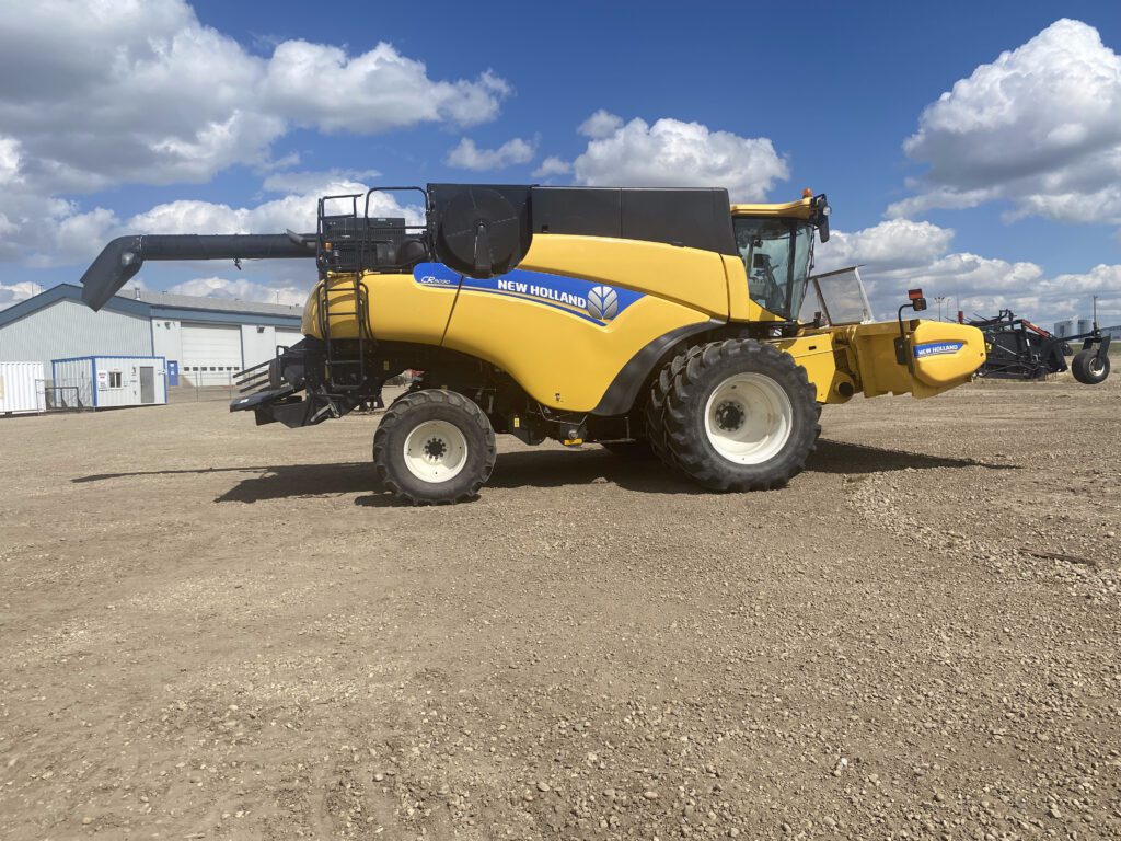 2014 New Holland CR9090Z Combine