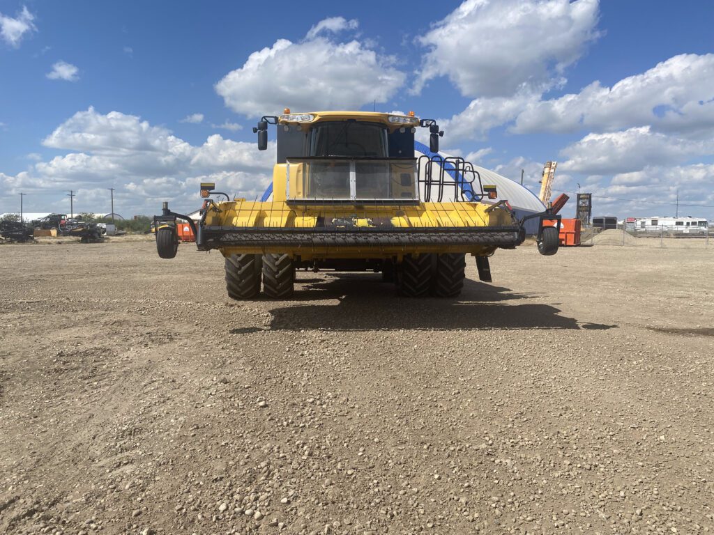 2014 New Holland CR9090Z Combine 3