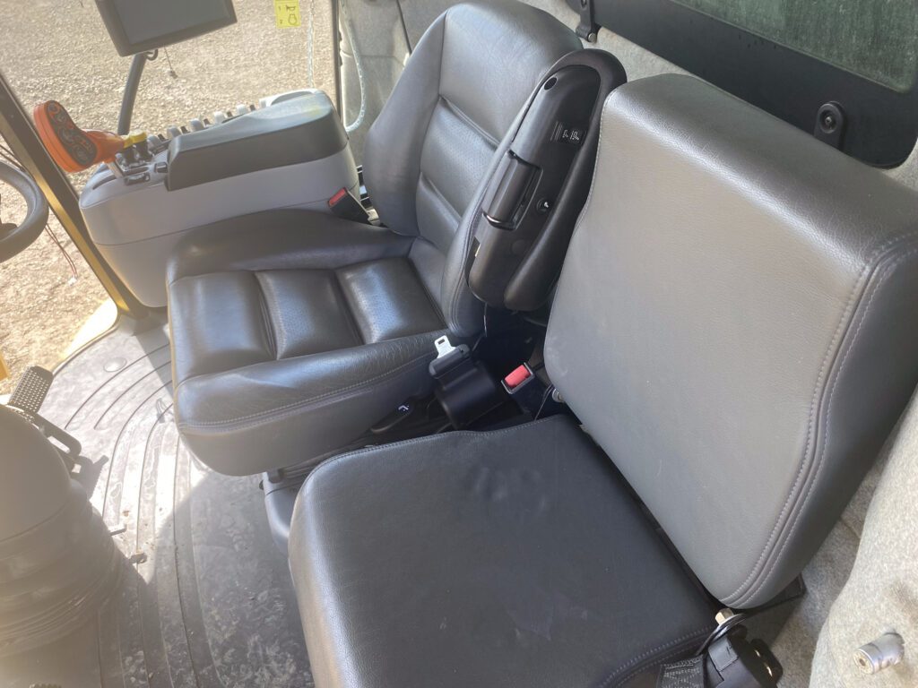 2014 New Holland CR9090Z Combine 11