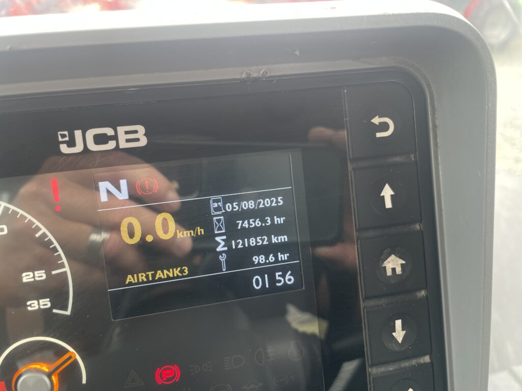 2016 JCB 8330 Fast Trac 7