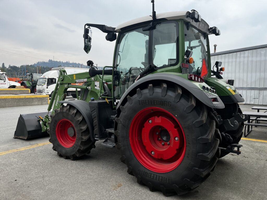 2023 Fendt 311 Cab Tractor w/ Loader 3